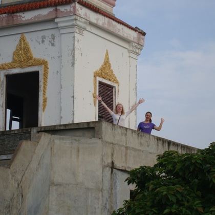 Bei einem Tempel