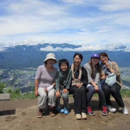 Vacances dans les montagnes chez ma grande tante avec ma maman, mon frère et ma grand-mère.