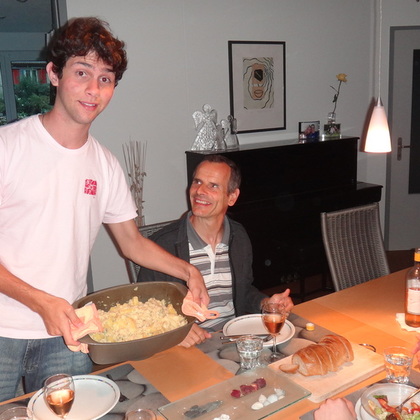 Wenn der Gastsohn für die Familie etwas aus seiner Heimat kocht...